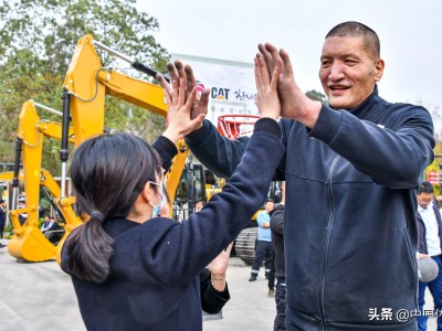 星空体育-猛龙队携手赞助商举办球迷见面会